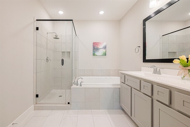 Building Photo - 10915 Brambling Wood Dr