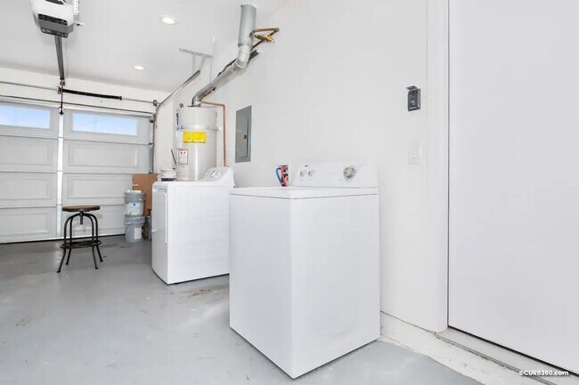 Building Photo - Beautiful 3 Bed/2 Bath Home in heart of Hi...