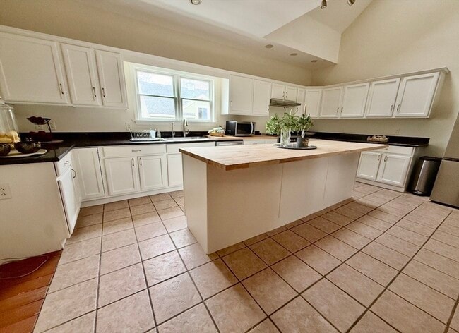 Building Photo - 25 Pleasant St