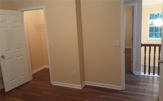 Building Photo - 2532 Lois Ct