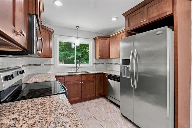 Building Photo - 208 Yancy Dr SE