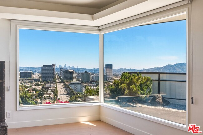 Building Photo - 1682 Larco Way