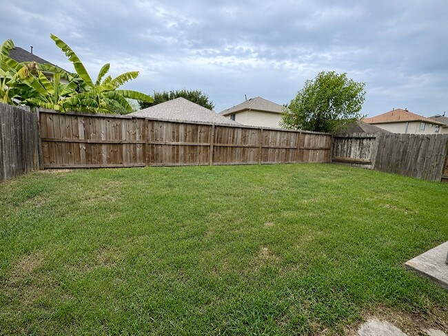 Building Photo - 14942 Sunset Creek Dr