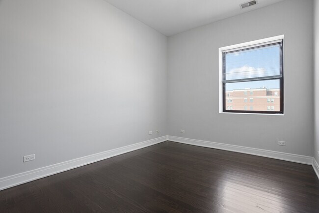 Building Photo - 1412 W Morse Ave