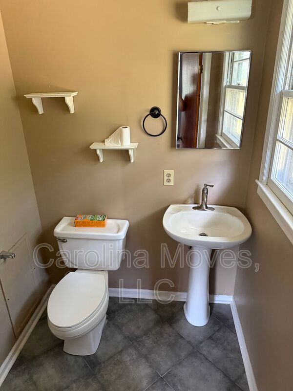 Building Photo - 129 Darby Ct