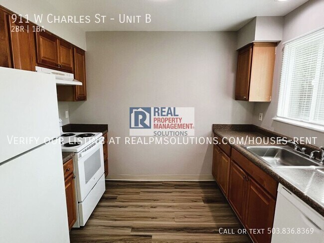 Building Photo - 911 Charles St