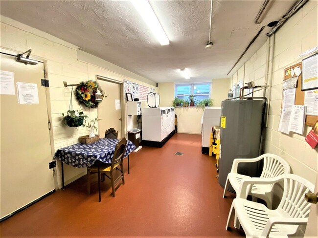 Building Photo - 214 Avenue A