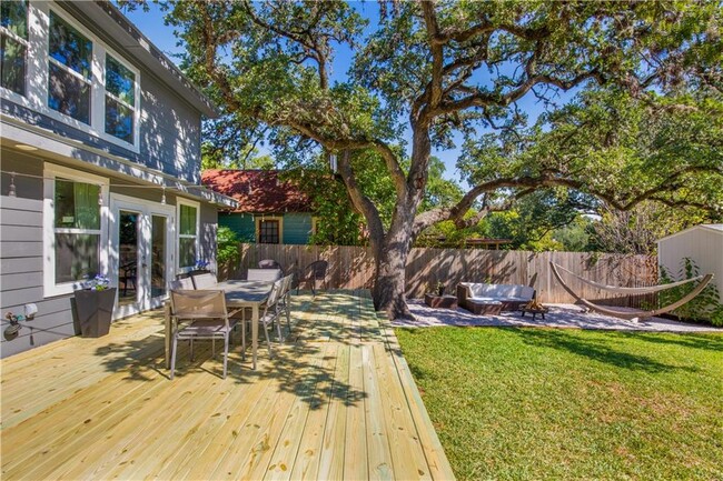 Building Photo - 1501 Brackenridge St