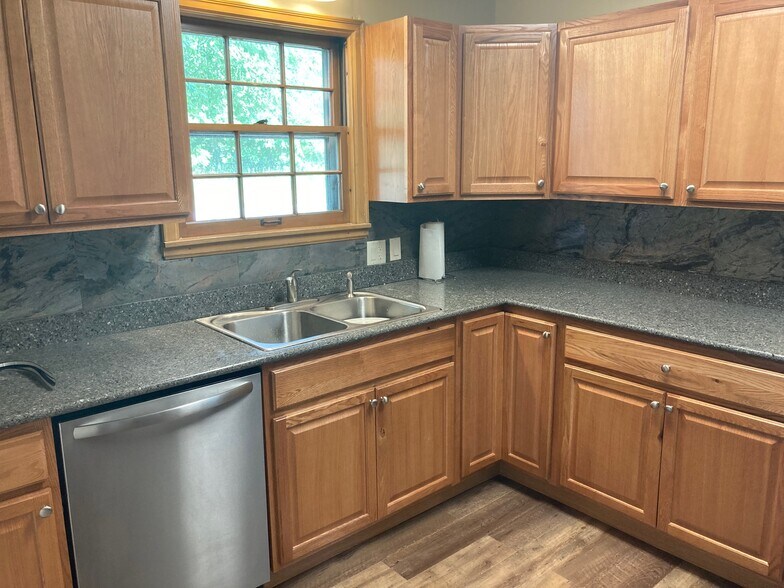 Building Photo - 345 Ramsey St