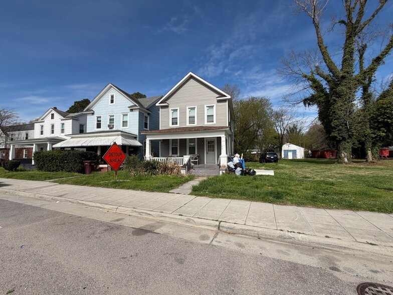 Building Photo - 1315 Poindexter St