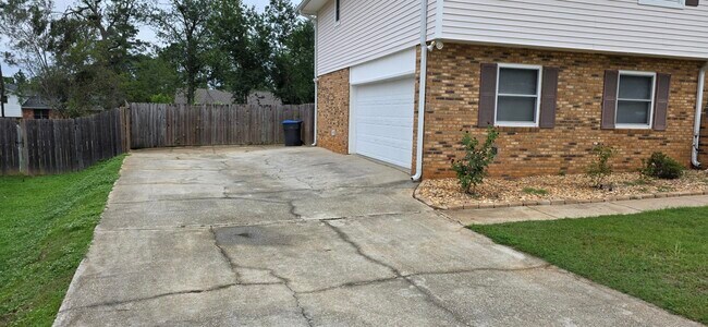 Building Photo - 4011 Pinnacle Way