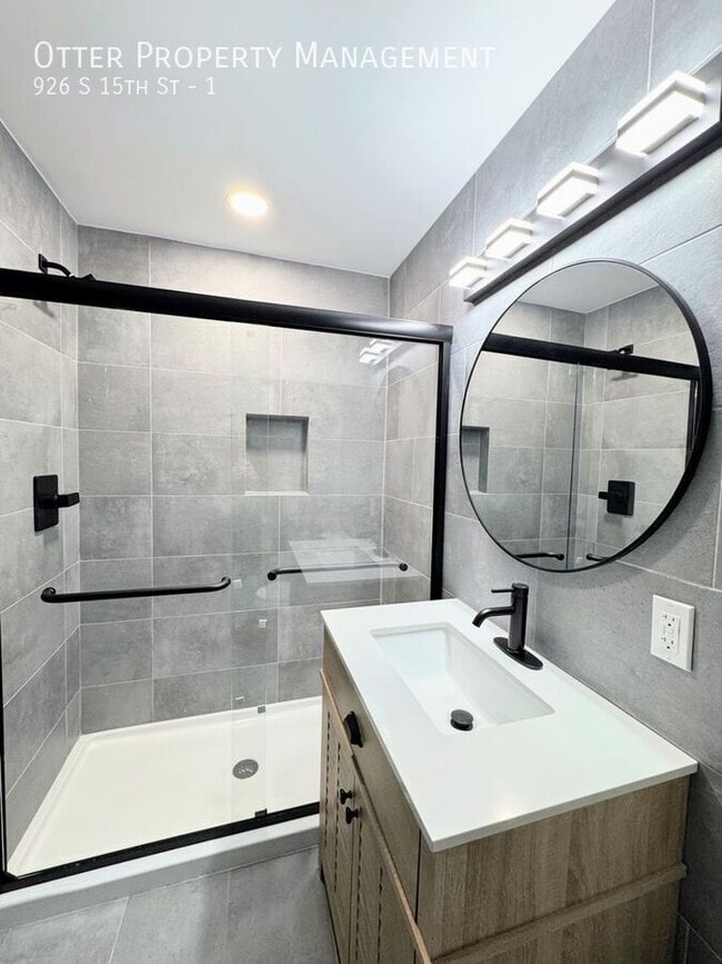 Building Photo - 926 S 15th St