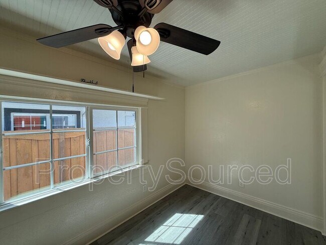 Building Photo - 949 Windeler Ave
