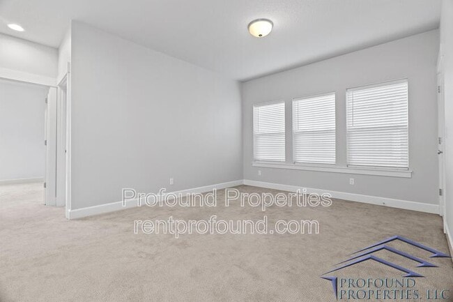 Building Photo - 6843 SE Red Alder St