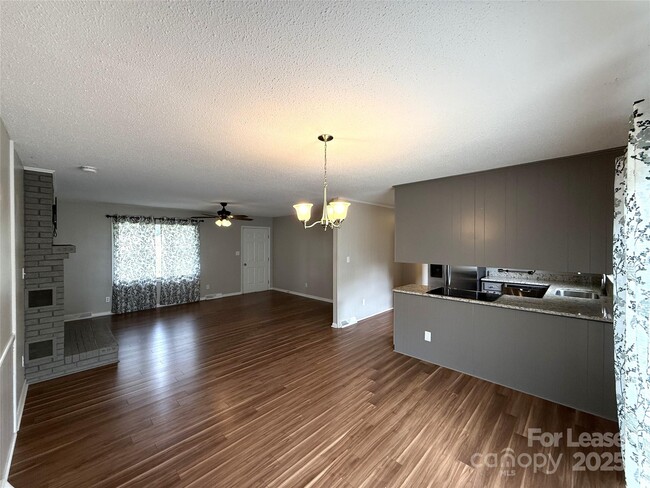 Building Photo - 4712 Jamee Dr