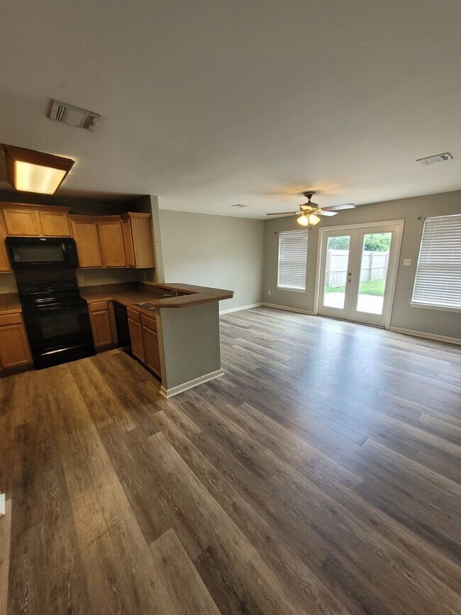 Building Photo - 1506 Southport Blvd