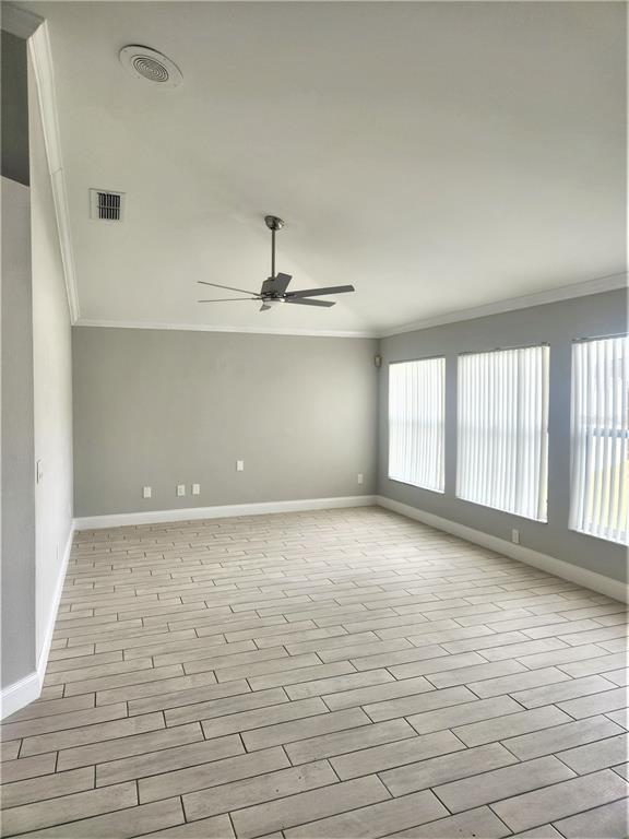 Building Photo - 304 Crisan Ct