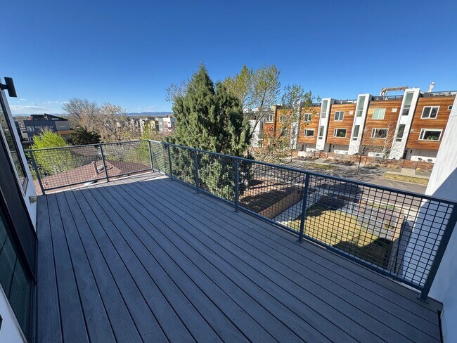 Building Photo - Perfect Sloan Lake Home with all the features and great views