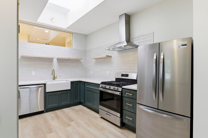 Building Photo - 2387 NW Thurman St