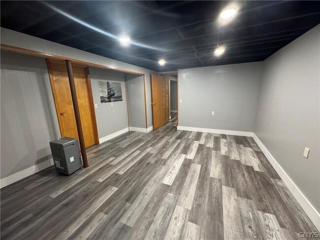 Building Photo - 7878 Sagamore Dr N
