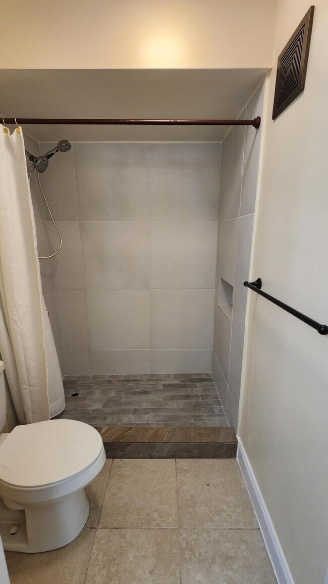 Building Photo - 105 S Riverside Dr