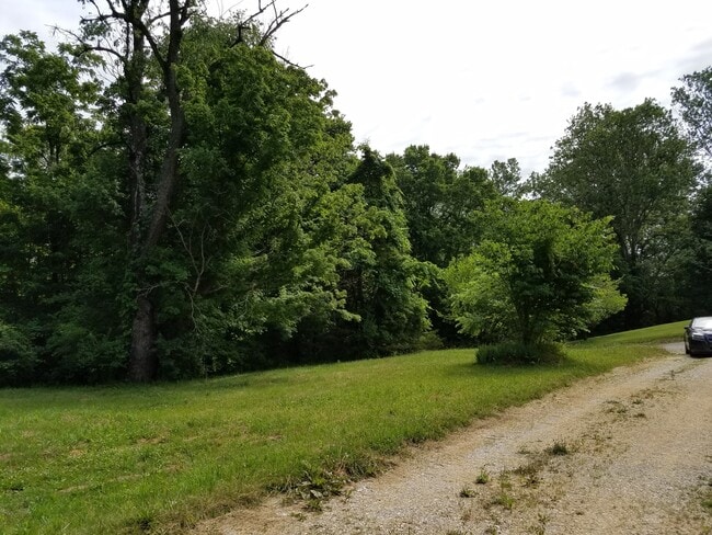 Building Photo - ***2 bedroom, 1 bath house Available July 2026!***
