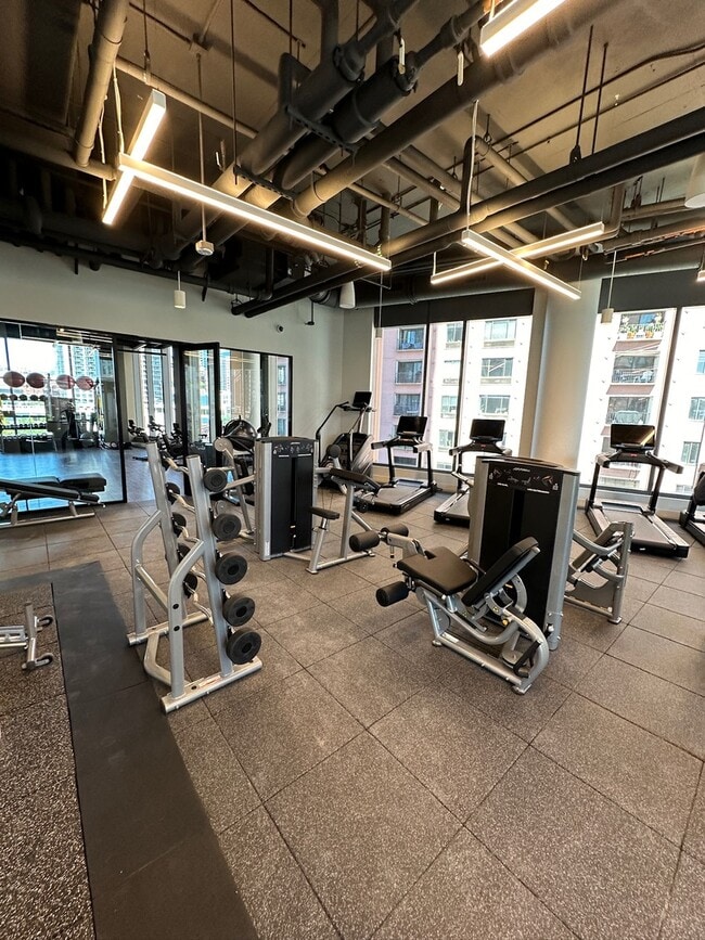 Building Photo - 350 N Canal St