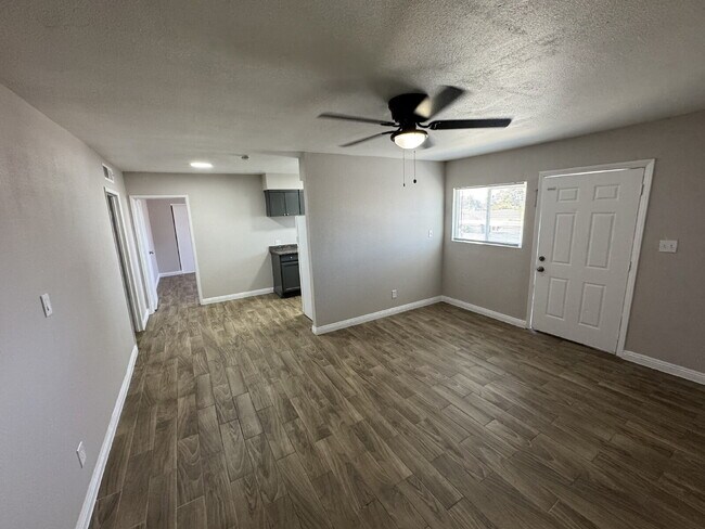 Building Photo - Affordable 2 Bed | 1 Bath Multi-Family Unit – Las Vegas