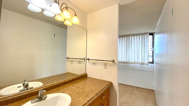 Building Photo - Available Now! Studio on Kinau Street with...