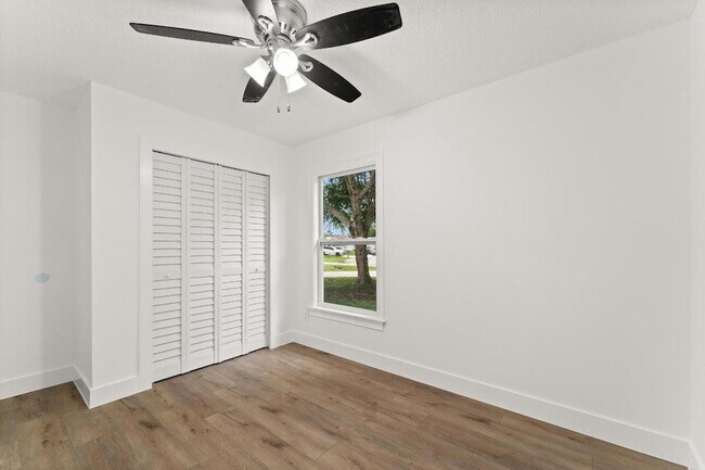 Building Photo - 1575 SW Fresno Rd