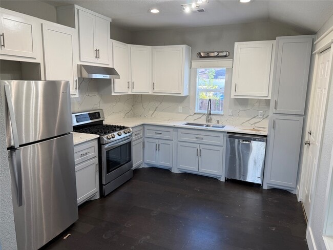 Building Photo - 8922 Allwood St