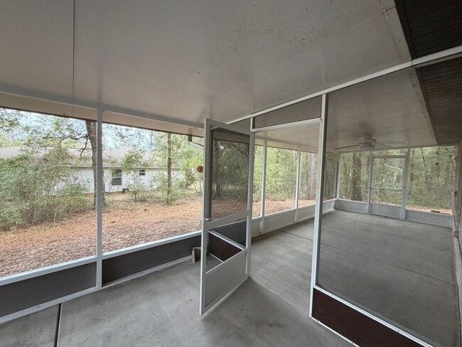 Building Photo - Rainbow Springs Country Club 2/2 ***Won't Last***