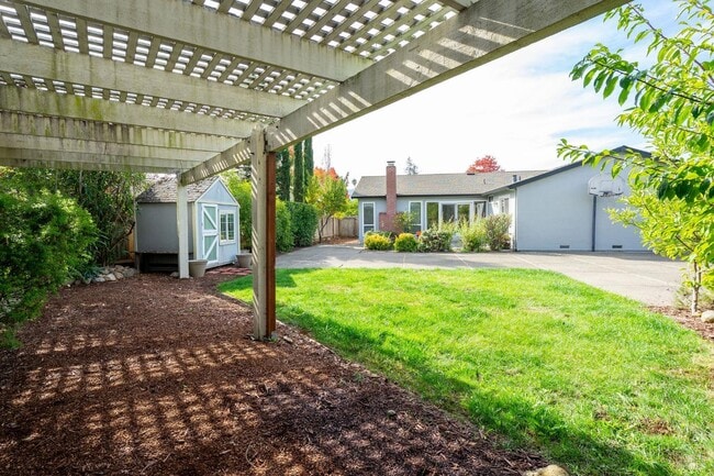 Building Photo - 4248 Leafwood Cir E