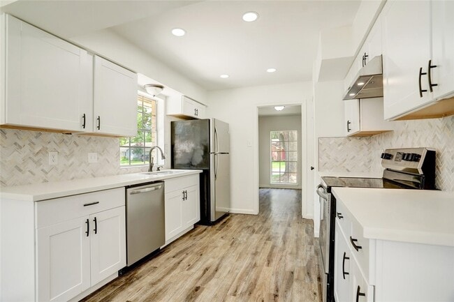 Building Photo - 14035 Myrtlea Dr