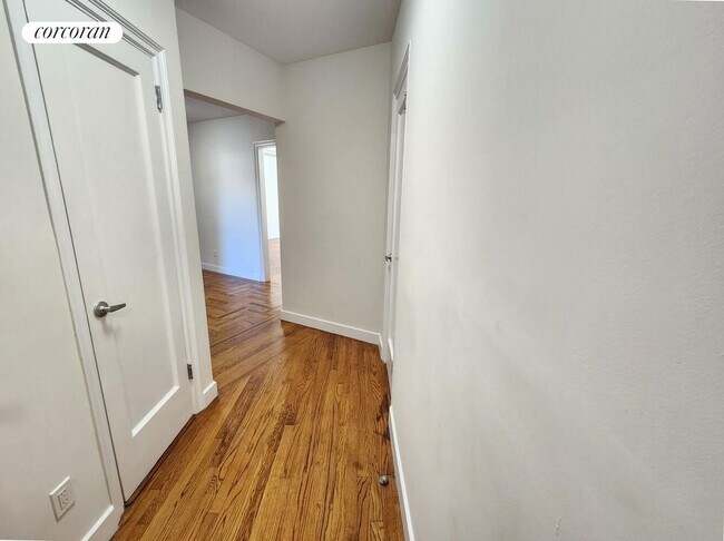 Building Photo - 3900 Greystone Ave