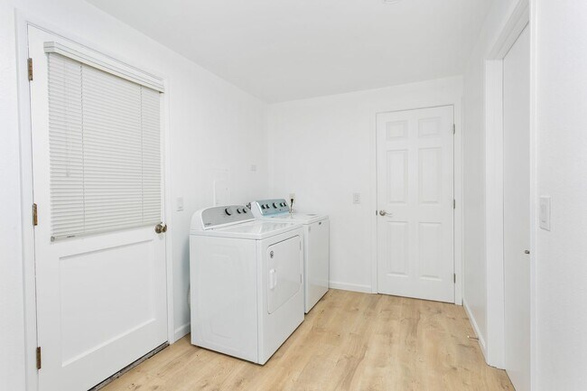 Building Photo - Charming Lakewood Rambler 3bd 1.5 bath