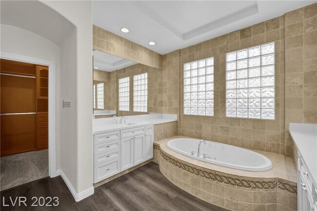 Master Bath - 2793 Bellini Dr