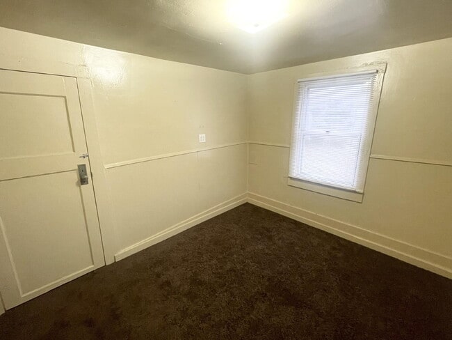 Building Photo - Southeast Indy 2BR House w/2-Car Garage!