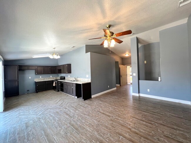 Building Photo - 308 Lake Valley Dr