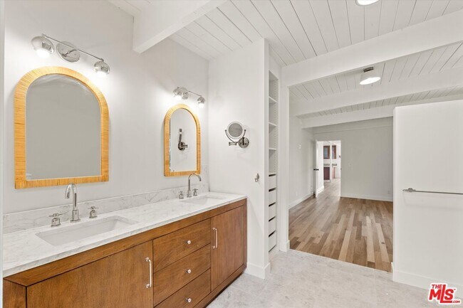 Building Photo - 4950 Marmol Dr
