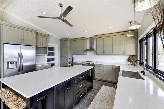Building Photo - 713 Nomad Dr