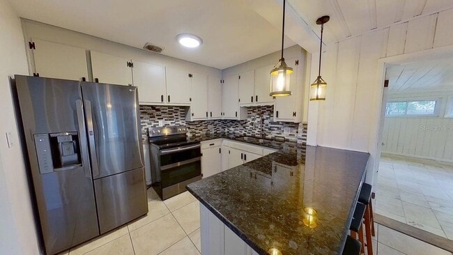 Building Photo - 6374 Hampton Dr N