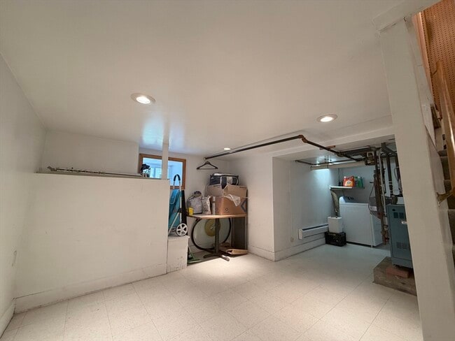 Building Photo - 10 W Elm Ave