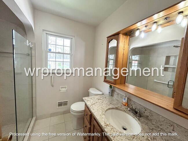 Building Photo - 2338 Bodette Ave