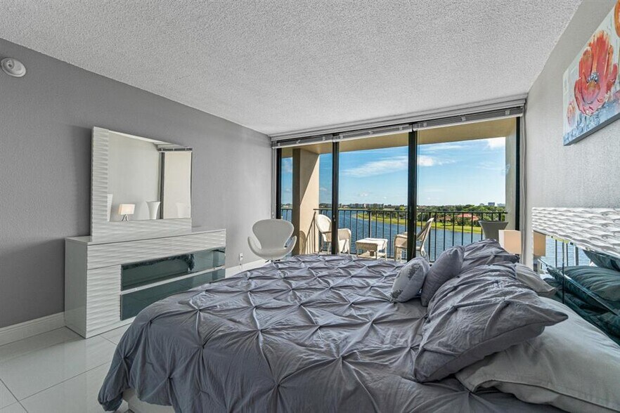 Building Photo - 1830 Embassy Dr