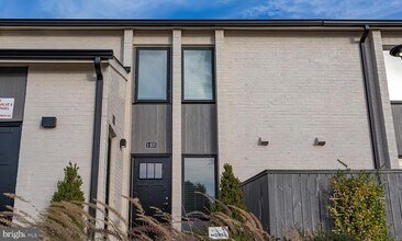 Building Photo - 19520 VILLAGE Walk