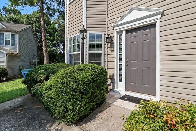 Building Photo - Exceptional 2BR/2.5BA End Unit Townhome in College Park!