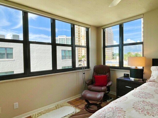 Building Photo - Sarasota Bay Penthouse