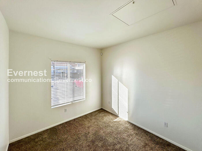 Building Photo - 5922 W Vegas Dr