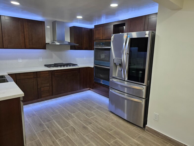 Building Photo - 3153 India St